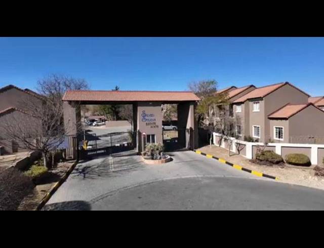 2 BEDROOM TOWNHOUSE FOR SALE IN HALFWAY GARDENS